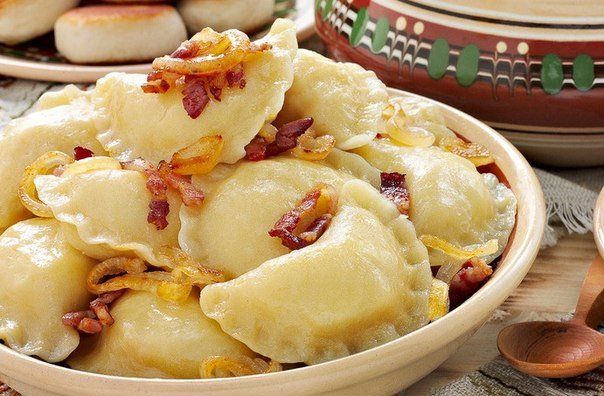 Vareniki sa krompirom i dimljenom slaninom (pakovanje ~ 0,5 kg, u pakovanju 16-18 kom, cena po kg 780 rubalja)