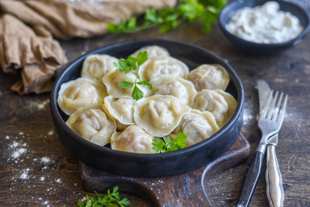 Domaći pelmeni sa svinjetinom (pakovanje ~ 0,5 kg, u pakovanju 40-42 kom, cena po kg 850 rubalja)
