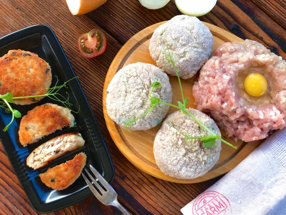 Domaće pljeskavice od mlevene piletine (pakovanje ~ 1 kg, cena po kg 840 rubalja)