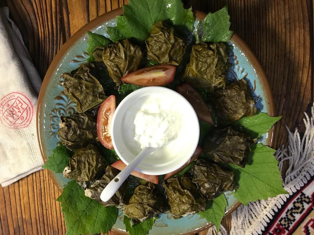 Dolma sa ćuretinom i mladim listovima vinove loze (pakovanje - 0,5 kg, cena po kg 890 rub.)