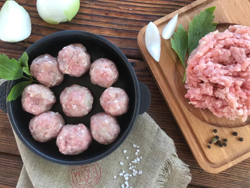 Ćufte od mlevene ćuretine (pakovanje ~ 0,5 kg, cena po kg 880 rubalja)