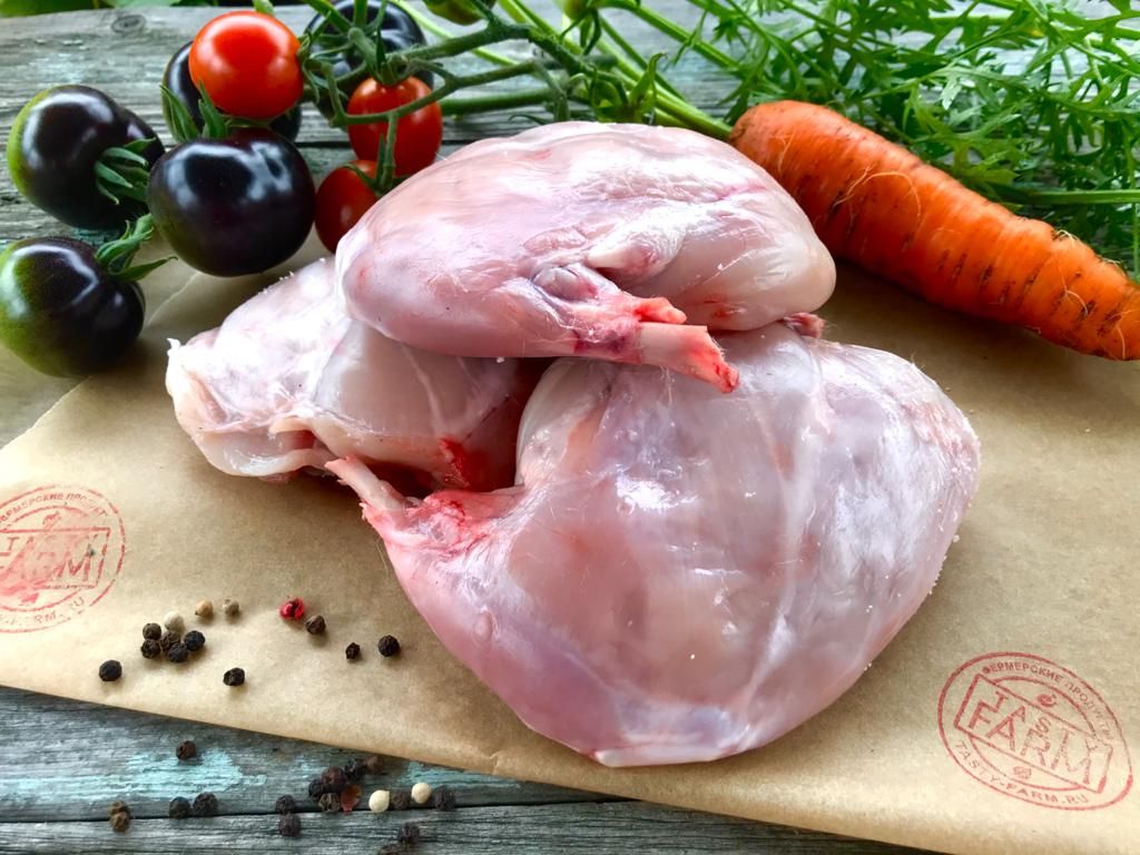 Zečje noge, prednje i zadnje (težina pakovanja 1 kg, cena 990 rub. po kilogramu)