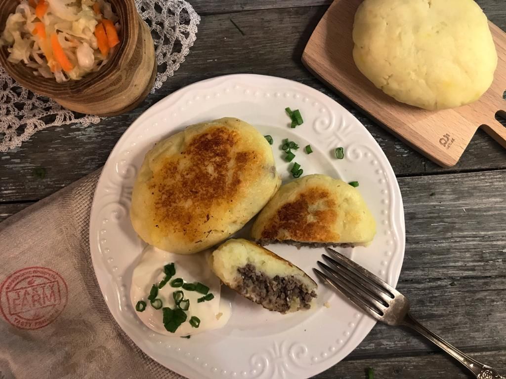 Zrazi od krompira sa nadevom od ćurećeg mesa i mesa zeca, pakovanje 1 kg, cena 780 rub.
