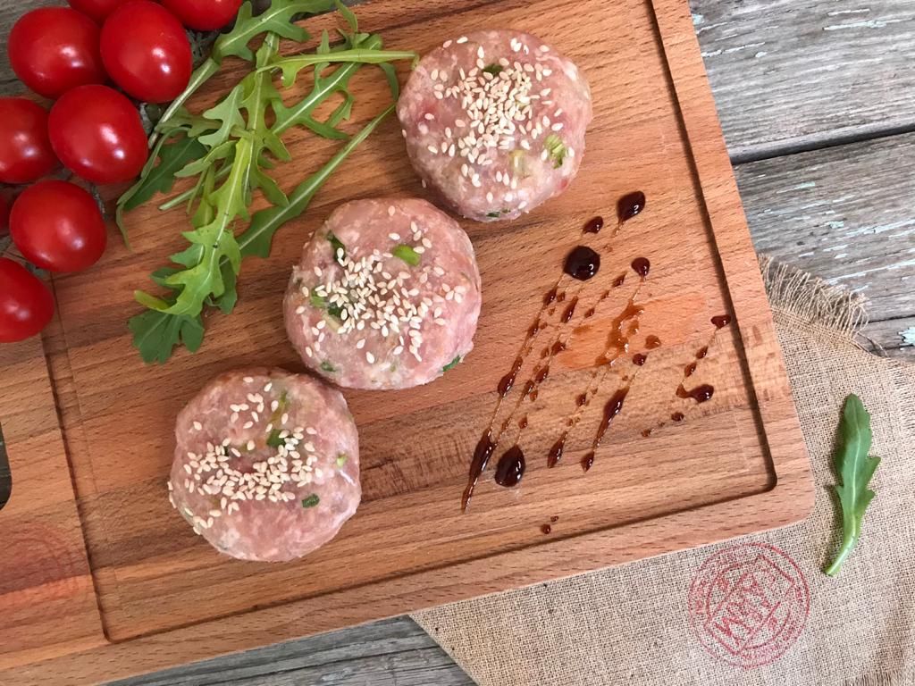 Dijetalne pljeskavice od zečjeg mesa (težina pakovanja 700 g, cena po kg 1380 rubalja)