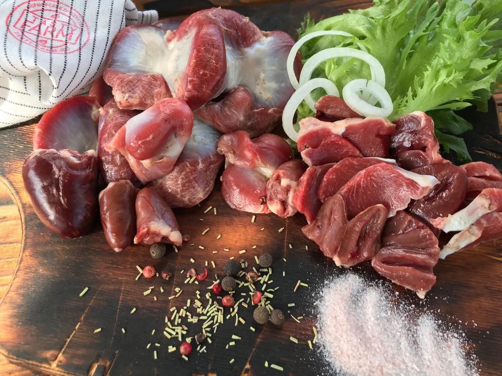 Ćureće i pileće iznutrice (težina pakovanja 0,5 kg, cena po kg 650 rub.)